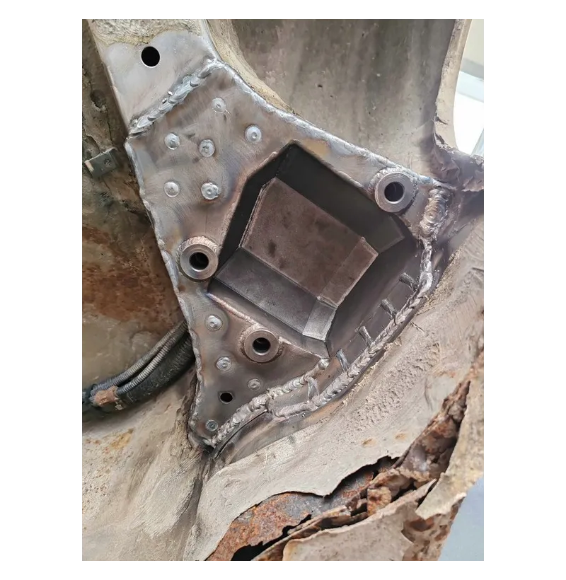 Renfort de fixation du bras de suspension arrière BMW E46