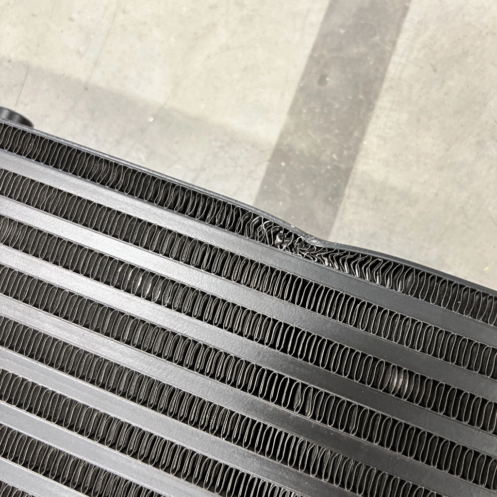Intercooler Hurricane noir, connexions de 3 pouces (78 cm de large)
