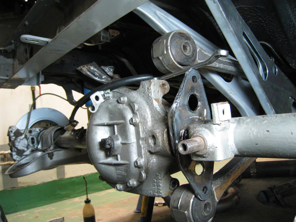 Supports de renforcement de barre de support Volvo 740/940.